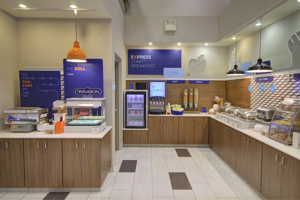 Holiday Inn Express Hotel and Suites Mankato East by IHG - photo 68