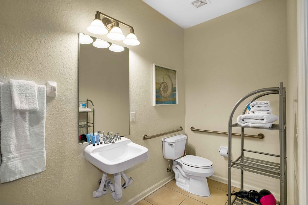 Spacious Townhome W patio & Garage Sleeps10 - photo 40