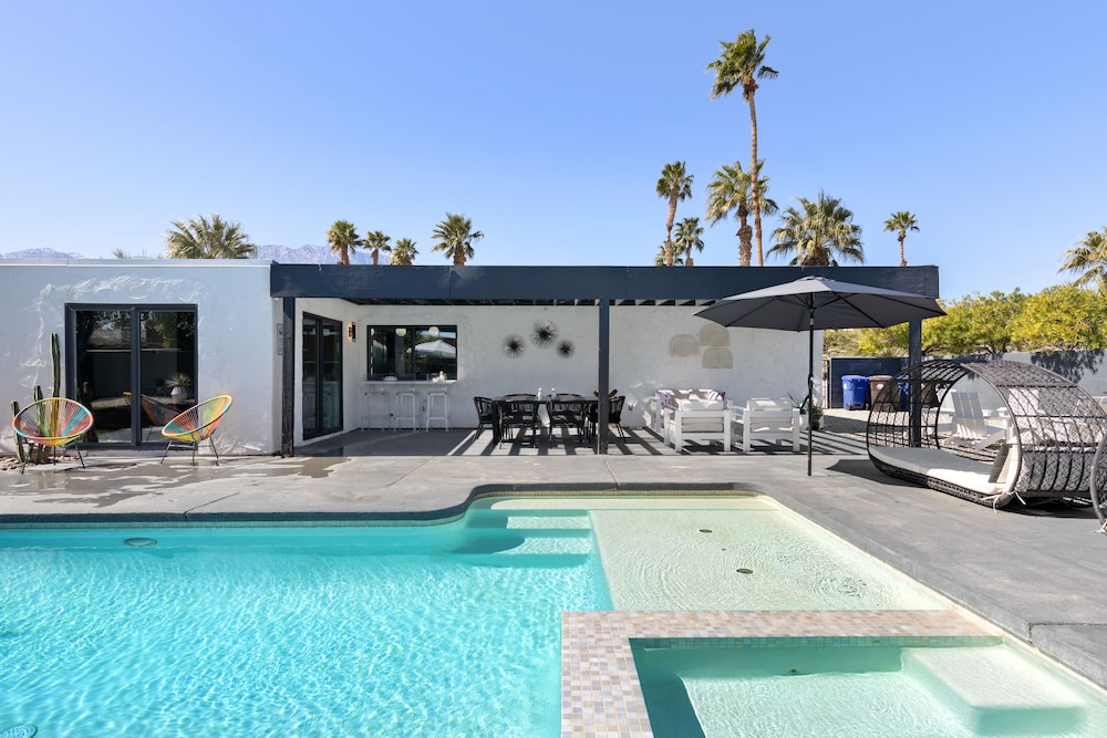 The Llama House by Avantstay Featured on Hgtv Resort Style Pool & Spa Permit#4277 - photo 15