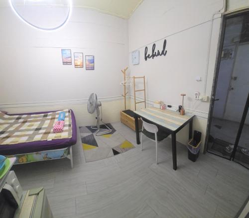 103 Olan Place Apartment with fan and near SkyTrain and free Wi Fi