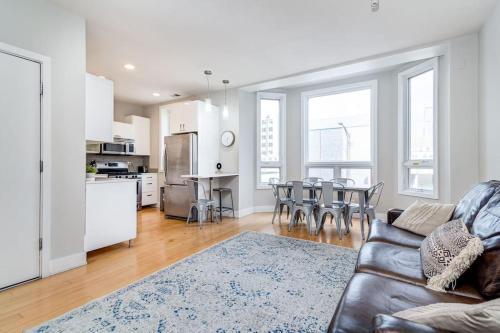Cozy Beautiful Downtown Unit CHI in Prime River North Location near Mag Mile 1 — 4-Star Luxury Hotel in Chicago, United States