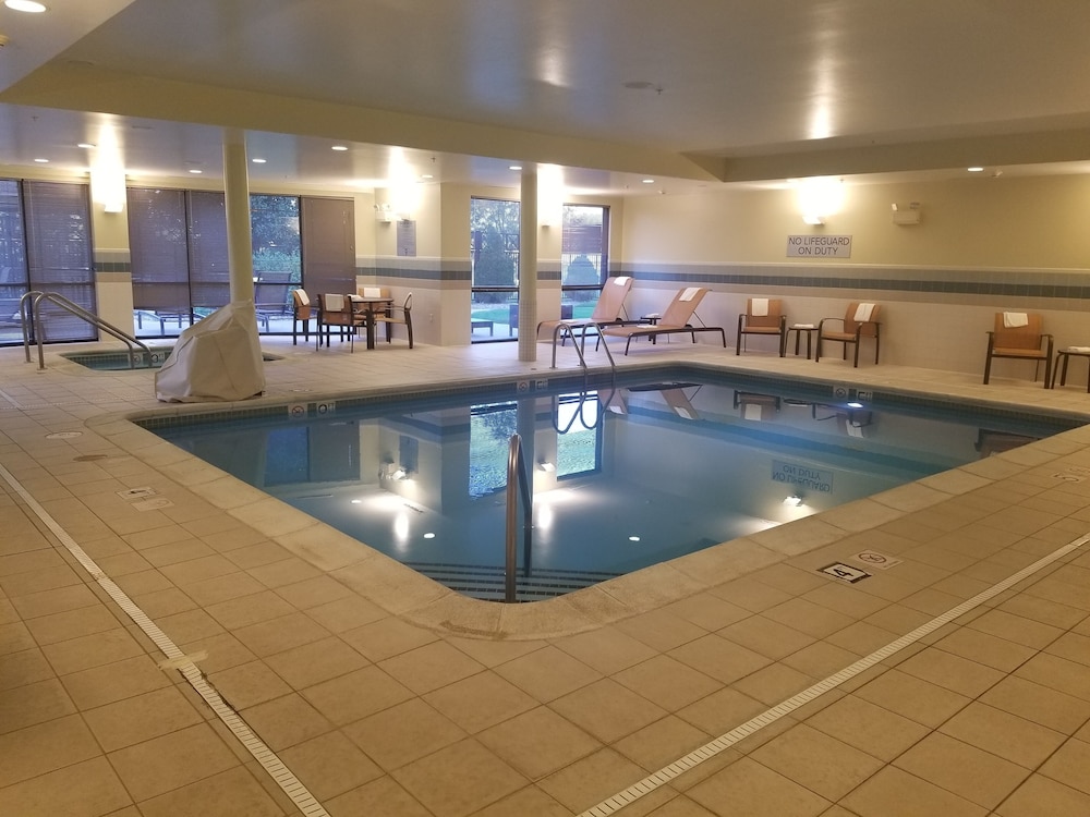 Courtyard by Marriott Salina - photo 11