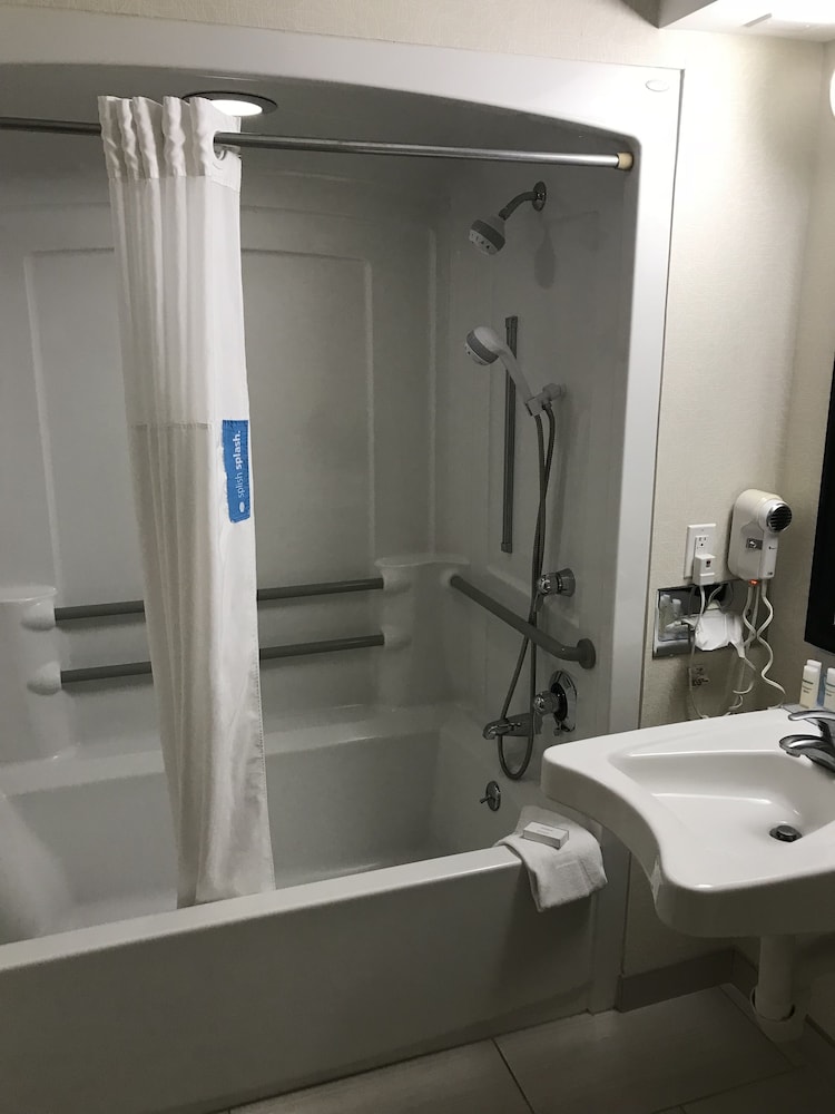 Hampton Inn Ridgefield Park - photo 17