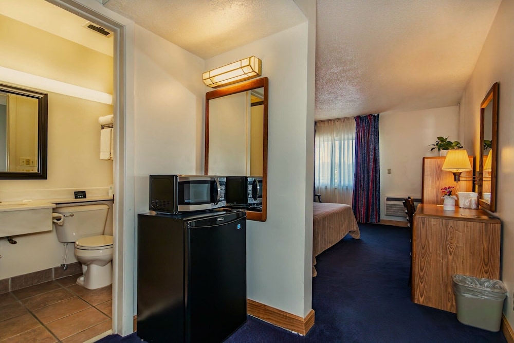 Americas Best Value Inn Austinburg - photo 8
