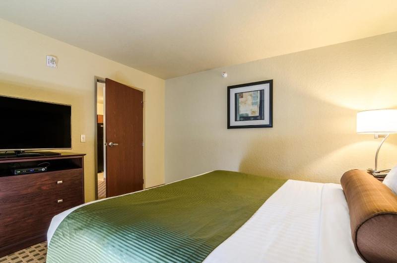 Cobblestone Inn & Suites Eaton - photo 27