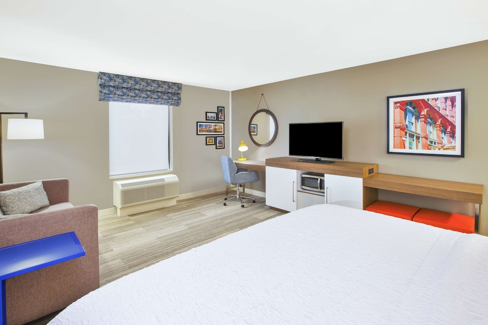 Hampton Inn & Suites Oakwood Village Cleveland - photo 11