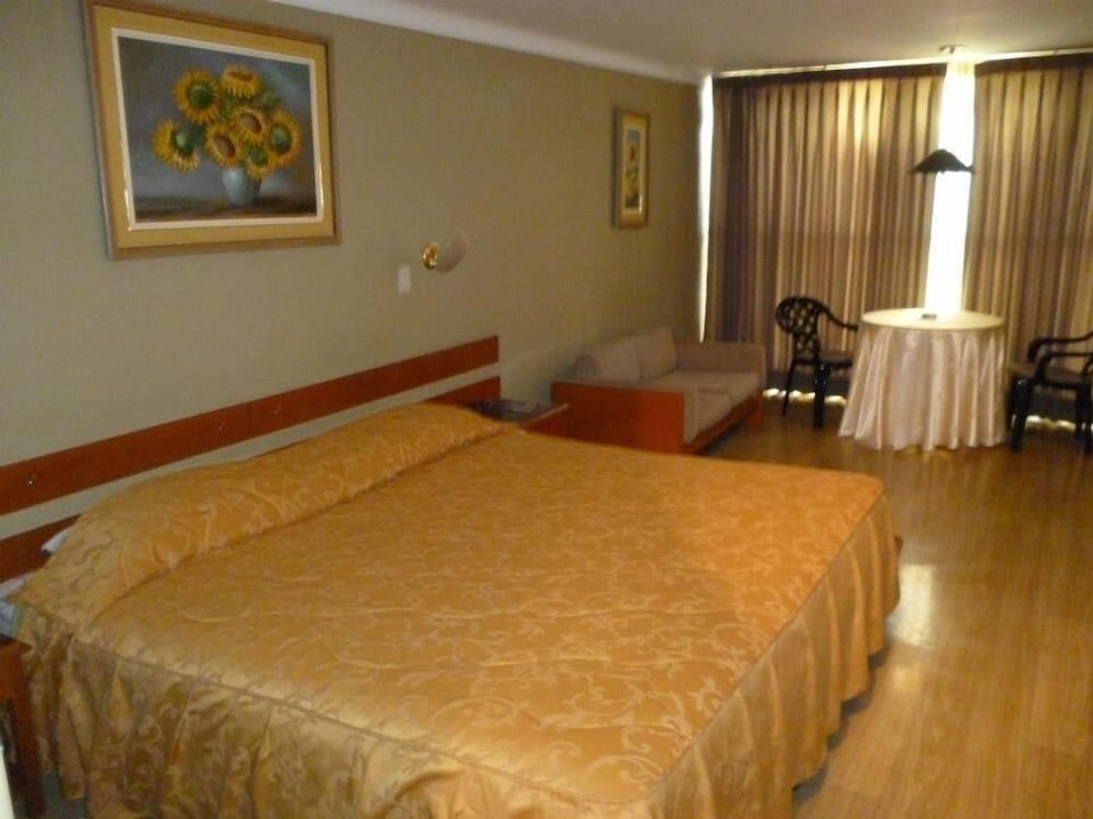 Hotel Holiday Suites — Tacna — photo 5