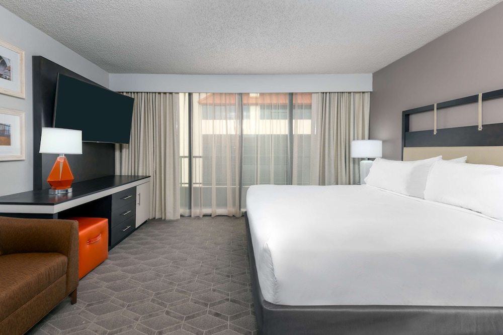 Embassy Suites by Hilton Dallas Park Central Area - photo 12