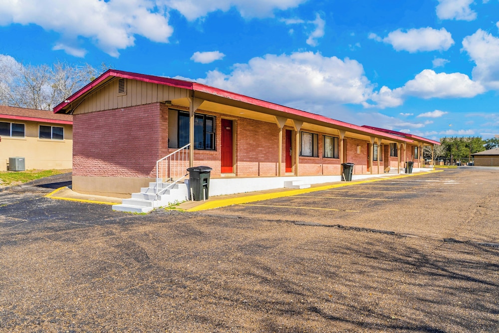 Oyo Hotel Beeville Us 181 - photo 73