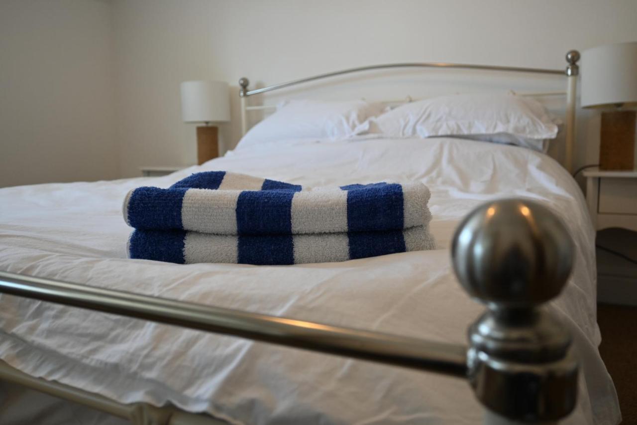 Apartment No. 8 1 bed sleeps 4 — 4-Star Luxury Hotel in Exmouth, United Kingdom