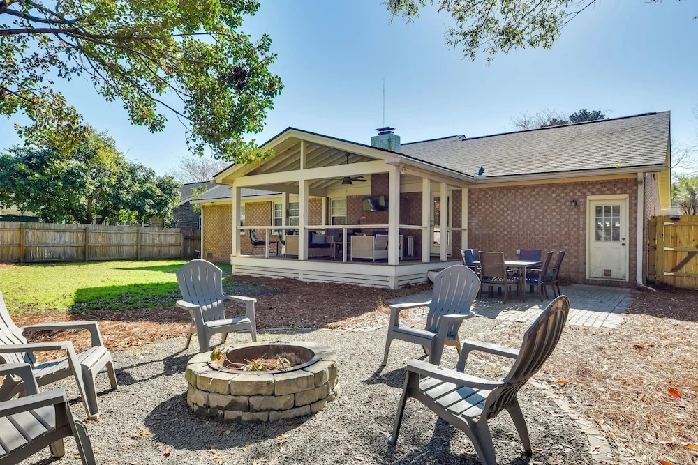 3 Mi to Beach: Coastal Escape in Mount Pleasant in Mount Pleasant, United States