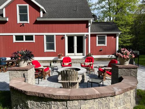 Berkshire Vacation Rentals: Peaceful Post and Beam Loft Sleeps 9 — 4-Star Luxury Hotel in New Marlborough, United States