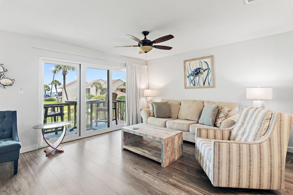 Blue Surf 5 - carbon neutral hotel in Miramar Beach