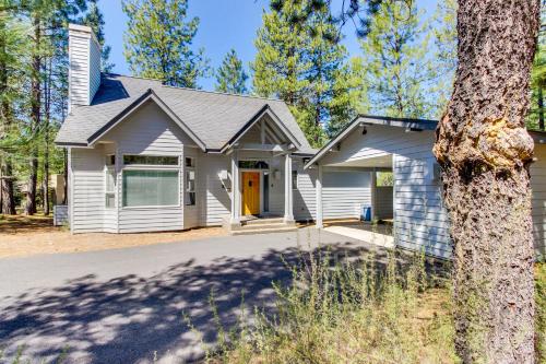 Lynx Lane 08 Discover Sunriver in Sunriver, United States