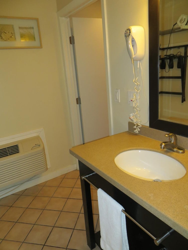 Bay Front Inn Santa Cruz - photo 22