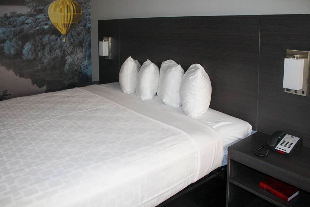Clarion Pointe Statesville - photo 9