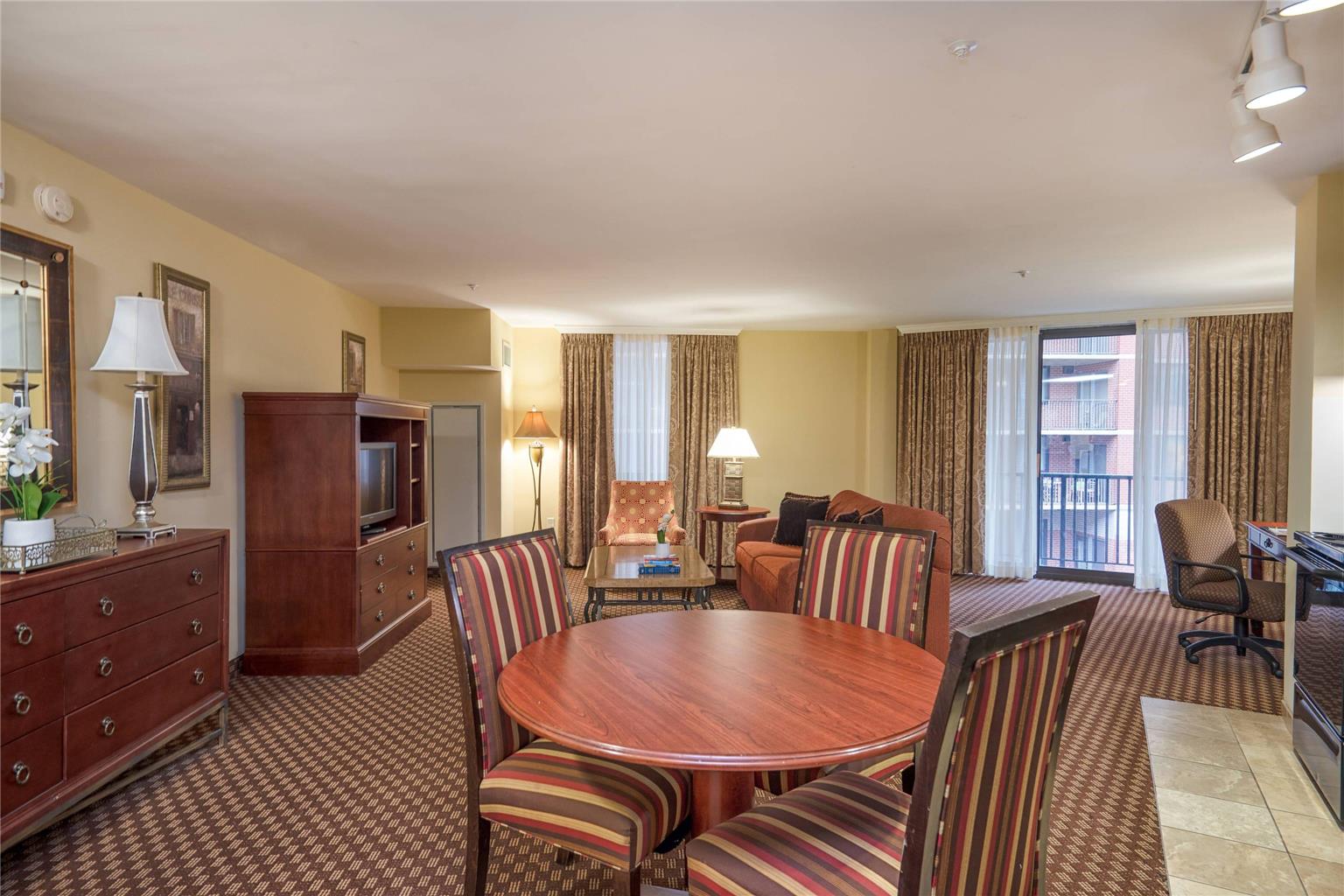 Arlington Court Suites a Clarion Collection Hotel - photo 14