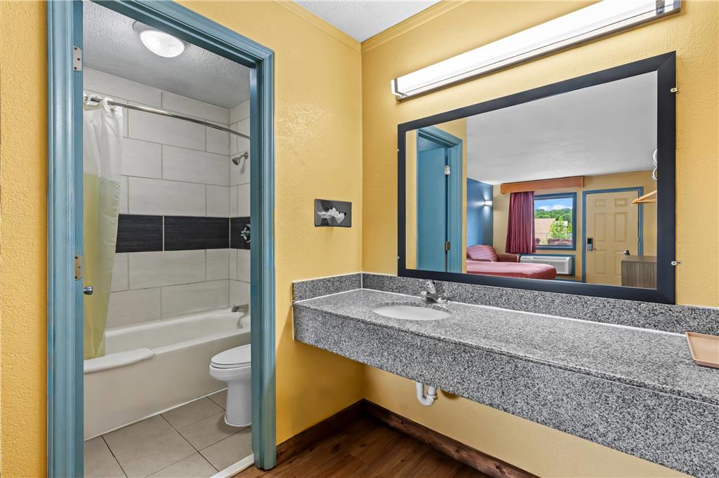 Econo Lodge Charlotte Airport Area - photo 15