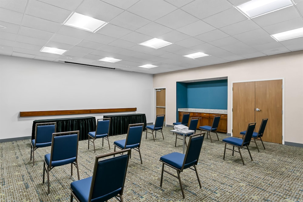 Hampton Inn & Suites Baltimore Woodlawn - photo 47