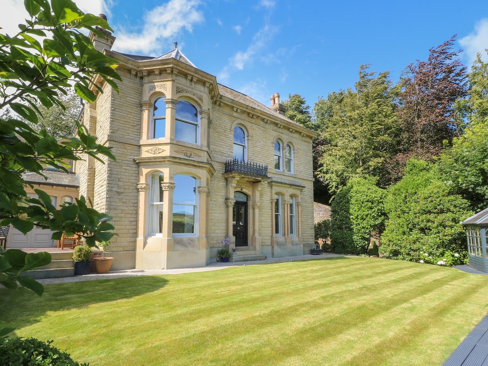 Ash Villa — 4-Star Luxury Hotel in Holmfirth, United Kingdom