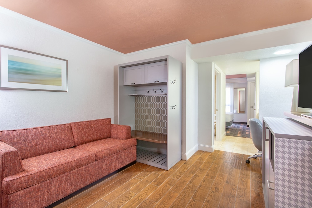 Holiday Inn & Suites Boca Raton North by IHG - photo 7