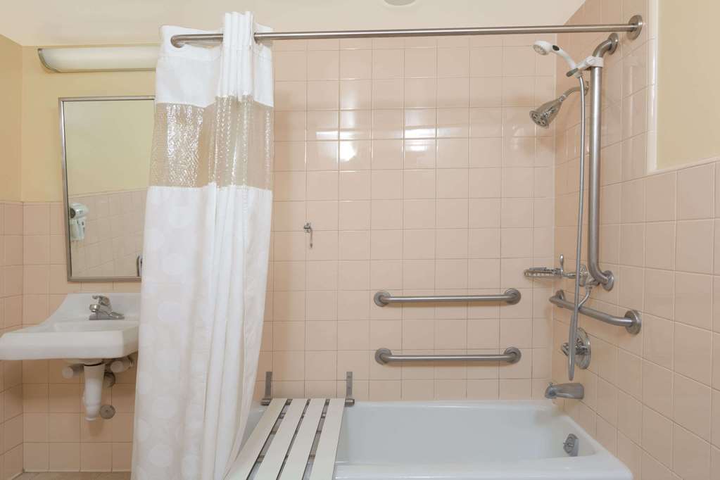 Ramada by Wyndham Santa Barbara - photo 15