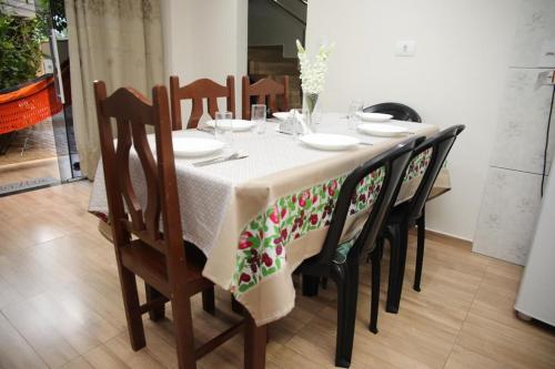 Sobrado com 03 quartos prox aduana da Argentina in Foz Do Iguacu, Brasil