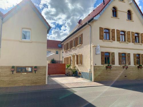 Vinotel Weinstrasse — 4-Star Luxury Hotel in Herxheim Am Berg, Germany