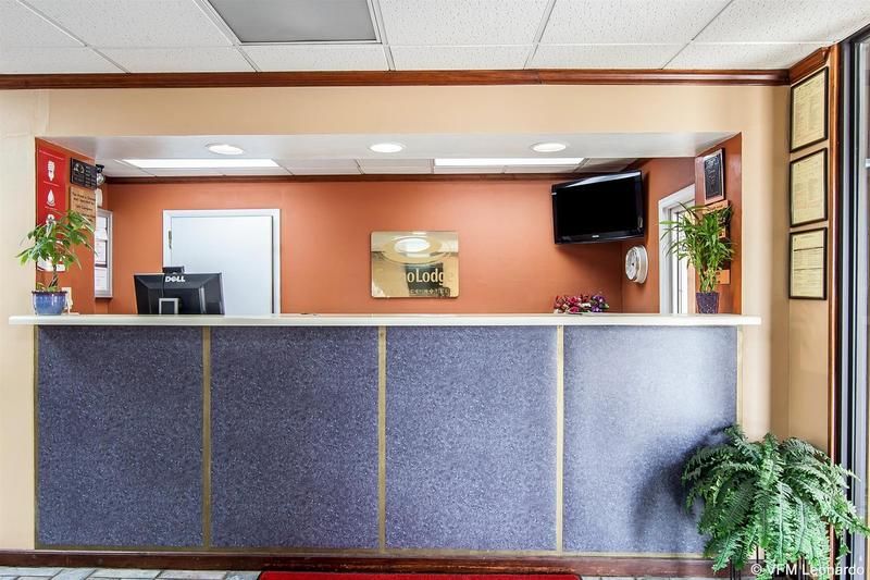 Econo Lodge Cleveland - photo 9
