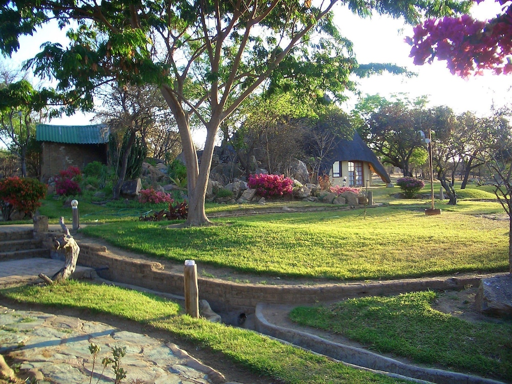 Nyangombe Safari Lodge 10842043 — Kwekwe