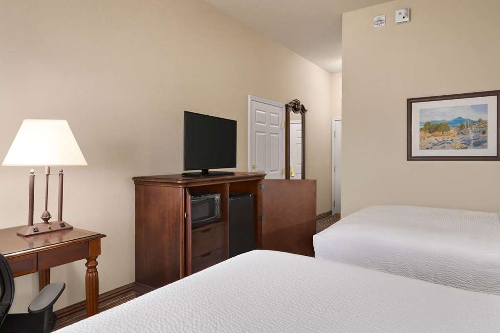 La Quinta Inn & Suites by Wyndham Trinidad - photo 30