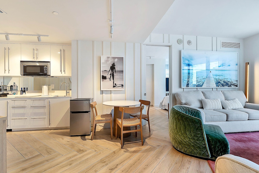 Private Residences at W SoBe by LRMB - photo 13