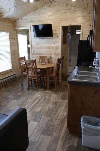 Pio Pico Camping Resort Cottage 1 - photo 4
