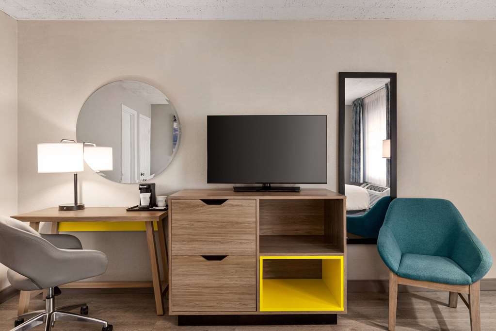 Days Inn by Wyndham Miami Airport North - photo 31
