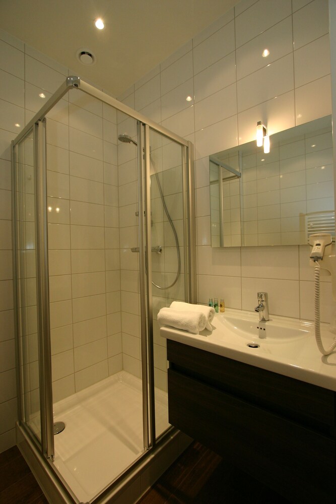Hotel Veere — Unknown City — photo 5