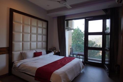 Hotel Whispering Winds — Dharampur — photo 2