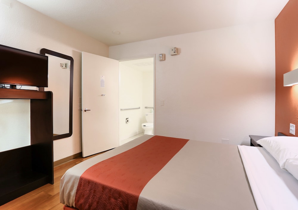Super 8 by Wyndham Walnut Creek - photo 5