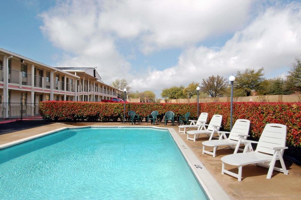 Super 8 By The Galleria North Dallas - photo 2