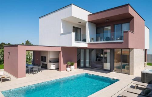 Gorgeous Home In Vrsi With Wifi — 5-Star Luxury Hotel in Vrsi, Croatia