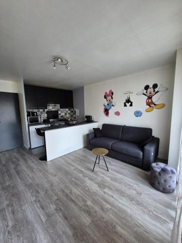 Studio A 2 Pas De Disneyland — Esbly