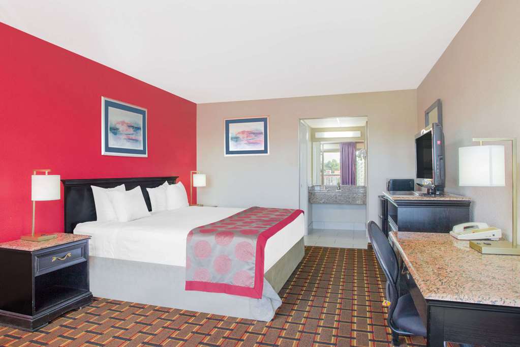 Ramada Hotel & Conference Center by Wyndham Edgewood - photo 18