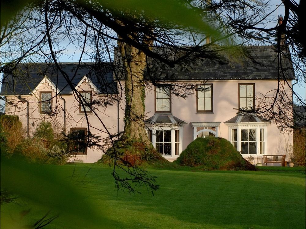 Cefn Y Dre B&B — 4-Star Luxury Hotel in Fishguard, United Kingdom