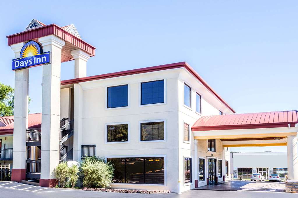 Days Inn by Wyndham Dalton - photo 2