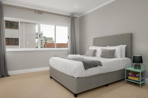Shaftesbury 12