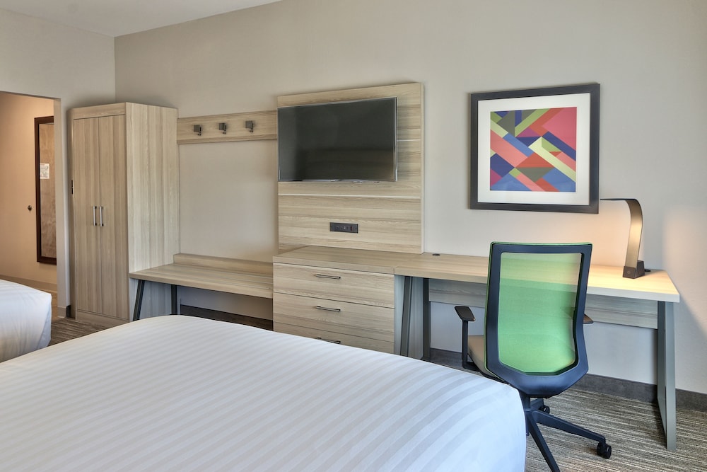 Holiday Inn Express & Suites Roswell by IHG - photo 12