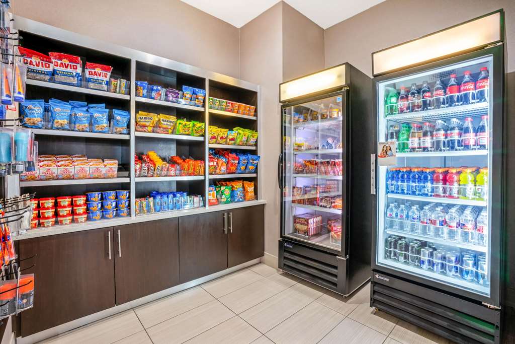 La Quinta Inn & Suites by Wyndham College Station South - photo 49