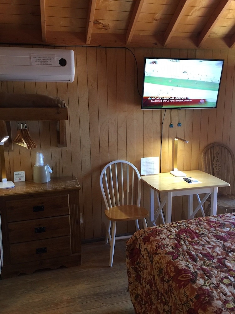 La Siesta Motel & RV Resort - photo 5