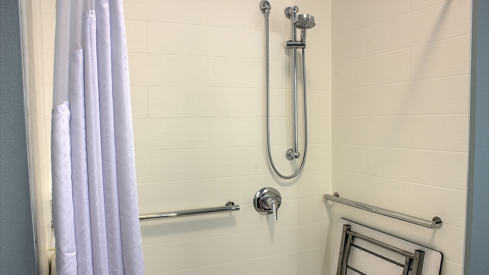 Holiday Inn Express & Suites Spencer by IHG - photo 15
