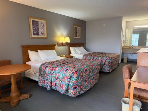 Key West Inn Chatsworth - photo 5