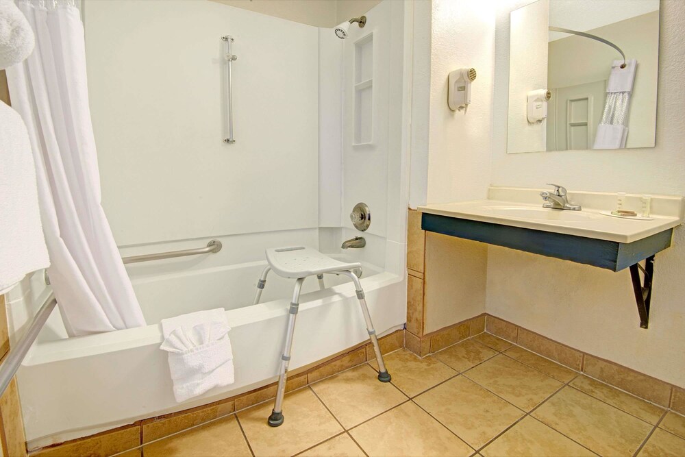 Super 8 by Wyndham Las Cruces University Area - photo 7